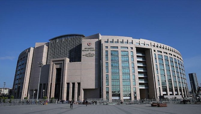 İstanbul'daki uyuşturucu operasyonunda işlemleri tamamlanan ünlü isimler İl Jandarma Komutanlığı'ndan ayrıldı