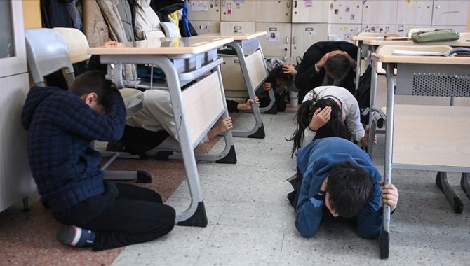 Van, Hakkari, Bitlis ve Muş'taki okullarda afetlere karşı eş zamanlı tatbikat yapıldı