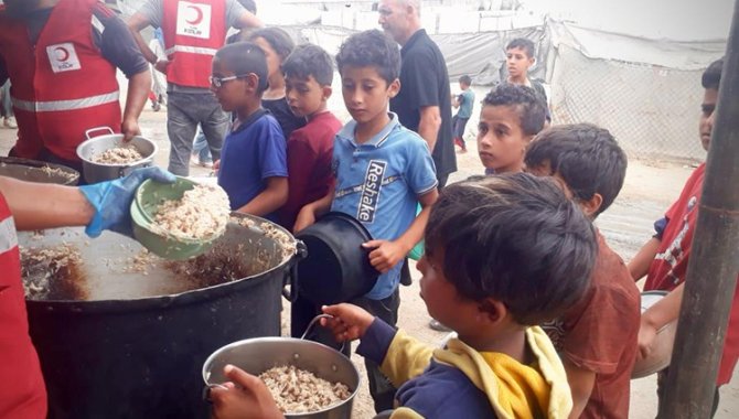 Türk Kızılayın, Gazze'de yürürlüğe giren ateşkes sonrası yardımları sürüyor