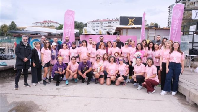 Meme kanserini yenen kadın sporcular kürek çekti