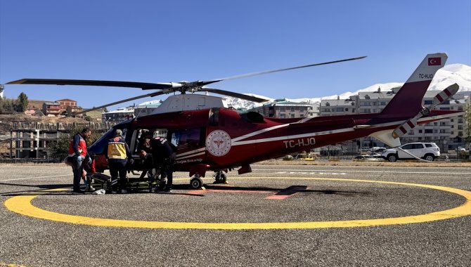 Erzurum'da hamile kadın ile kalp krizi geçiren hasta ambulans helikopterle hastaneye yetiştirildi