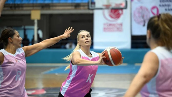 Edirne'de kadınlar "Pembe Dostluk Maçı" ile meme kanserine farkındalık oluşturdu