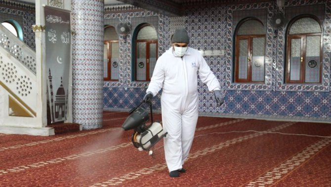 Çubuk Belediyesi camilerde dezenfekte çalışması yaptı