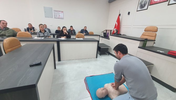 Demirci'de belediye personeline ilk yardım eğitimi