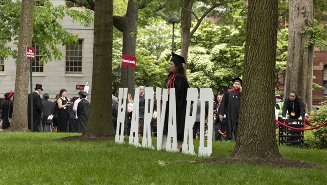 Filistin'e destek gösterileri nedeniyle bütçe baskısına alınan Harvard doktora kontenjanını azaltıyor