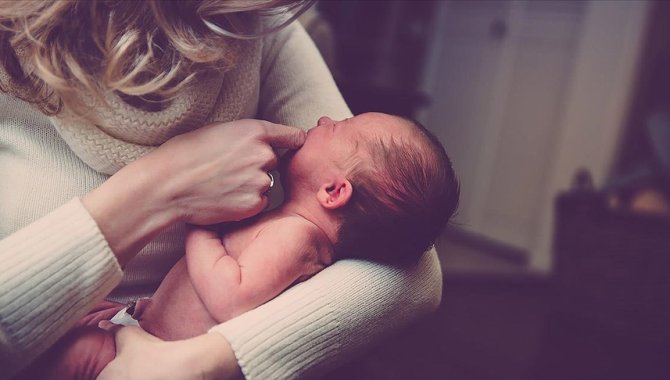 Doğurganlık çağında doğurmak ve emzirmek meme kanseri riskini azaltıyor