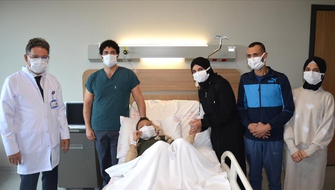 Bursa'da 9 yaşındaki çocuk babasından yapılan böbrek nakliyle yaşama tutundu