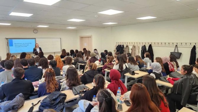 Eskişehir'de "Beslenme ve Diyetetik Alanında Geleceğe Yönelik Öneriler" etkinliği gerçekleştirildi