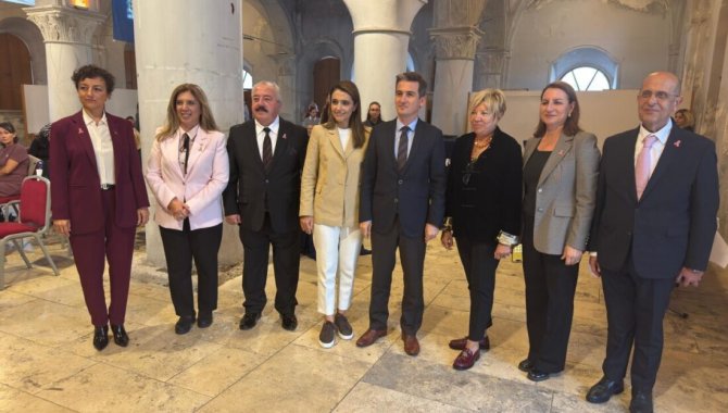 "Annem Kanseri Yendi Projesi" tırı 13 yılda 20 binden fazla kadına ulaştı