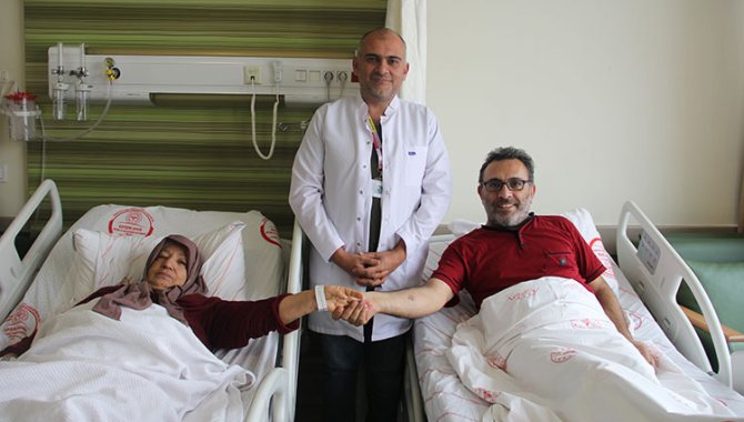 5 gün arayla kalp krizi geçiren anne ve oğlu aynı gün yapılan anjiyoyla sağlığına kavuştu