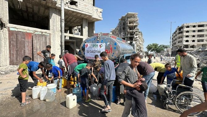 İHH, Gazze'de enkaz temizliğine devam ediyor