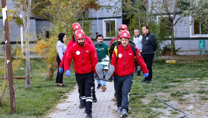 Van YYÜ Dursun Odabaş Tıp Merkezi'nde afet tatbikatı yapıldı