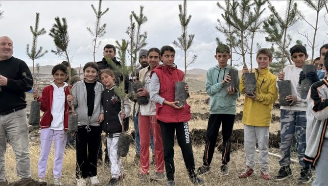 Sigarayı bırakan emekli işçi "fidan" projesiyle topluma nefes olmaya çalışıyor