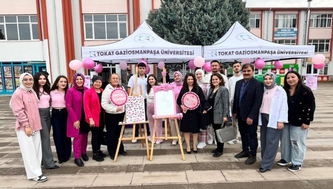 TOGÜ Ebelik Bölümü akademisyenlerinden meme kanseri farkındalık etkinliği