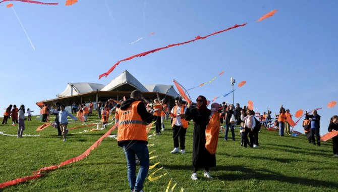 Samsun'da LÖSEV Turuncu Uçurtma Şenliği düzenledi