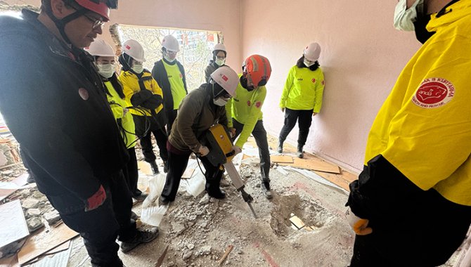 Tunceli'de üniversite öğrencilerine afet farkındalık eğitimi verildi