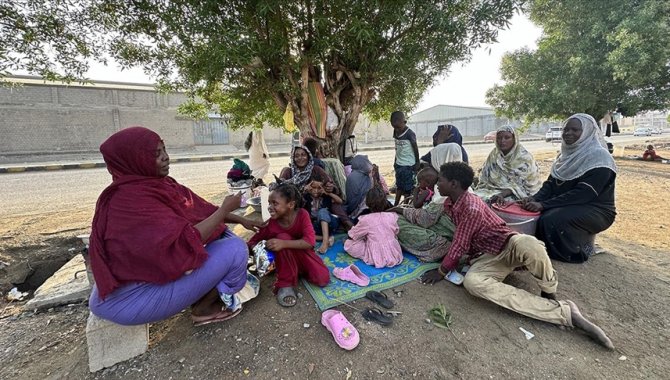 Sudan’da yerinden edilen on binlerce kişi acil yardıma ihtiyaç duyuyor