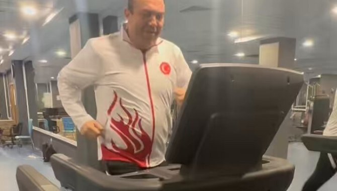 Eski dünya şampiyonu Mustafa Genç, 22 yıl sonra ringlere dönmek için mücadele ediyor