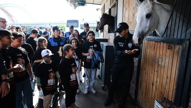 Adana'da Atlı Polis Grup Amirliği lösemili çocukları ağırladı