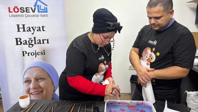 Hastalar LÖSEV'in ebru etkinliğinde buluştu