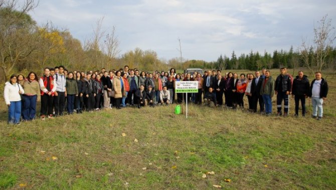 TÜ'de Hemşirelik Bölümü öğrencileri fidan dikti