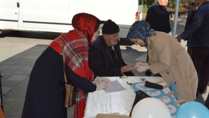 Havza'da vatandaşlara ücretsiz kan şekeri ölçümü yapıldı