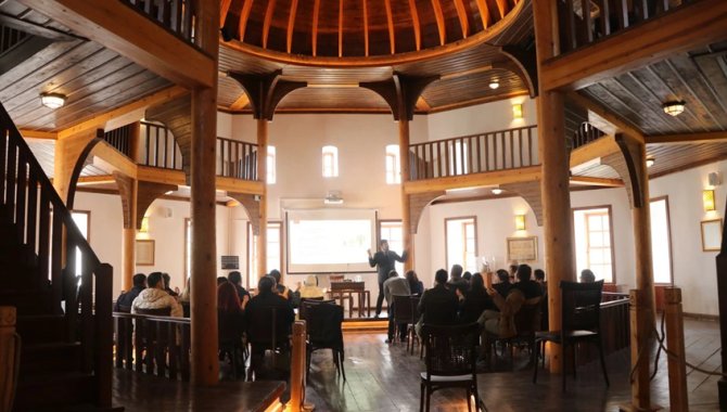 Çankırı'da aile hekimlerine Anadolu'nun ilk şifahanelerinden Taş Mescit'te eğitim verildi