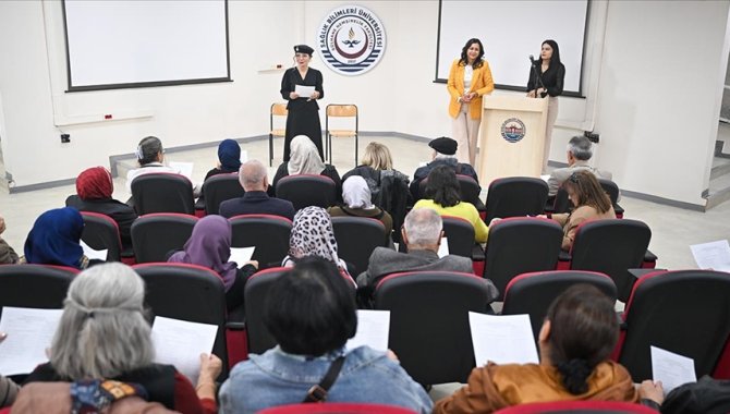 60 yaş üstü kişiler çevrim içi eğitimle "üniversiteli" olabilecek