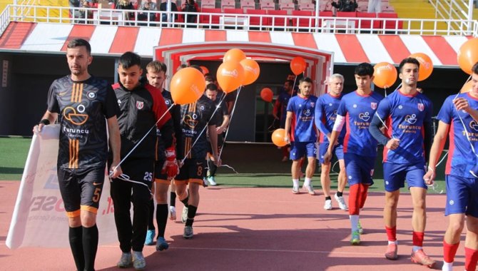 Eskişehir'de lösemili çocuklar yararına futbol maçı oynandı