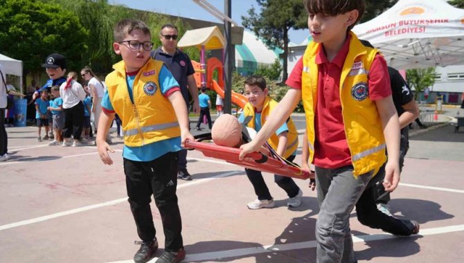 Samsun'da minik "sağlık elçileri" arkadaşlarına sağlıklı yaşamı öğretti