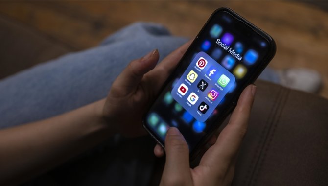 Sosyal medyada şiddet içerikleri neden ilgi görüyor? Psikolojik ve sosyoteknik dinamikler