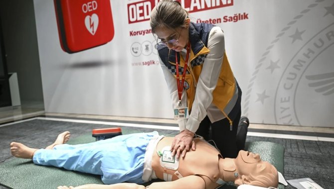 Ani kalp durmalarında "Otomatik Eksternal Defibrilatör" cihazı hayat kurtaracak