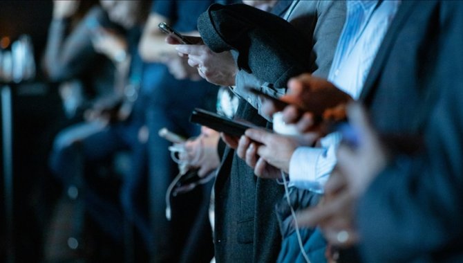 ANALİZ- Parasosyal ilişkiler: Algı, gerçeklik ve psikolojik sonuçlar