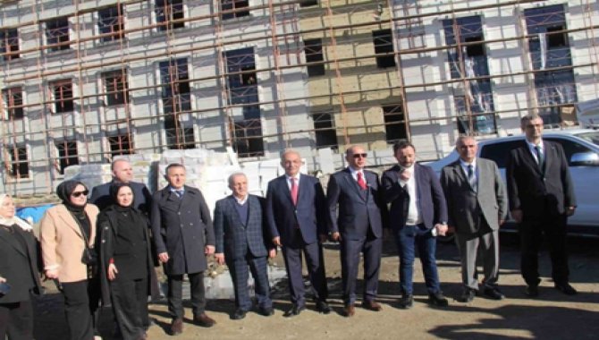 Vali Serdengeçti ile Rektör Prof. Dr. Can, yapımı devam eden morfoloji binasını inceledi