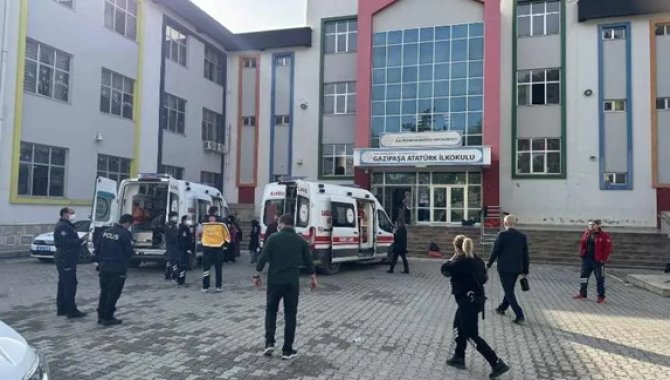Kahramanmaraş'ta 17 öğrenci "kaynağı belirsiz kokudan" etkilendi