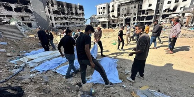 Gazze'de hastane bahçesine defnedilen naaşlar kalıcı mezarlıklara taşındı