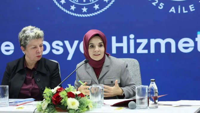 Bakan Göktaş otizm derneklerinin temsilcileriyle görüştü