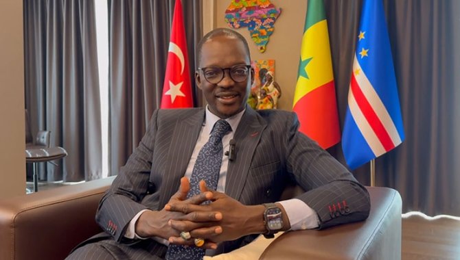 Senegal'in Ankara Büyükelçisi Diop, Konya'da bir hastanede incelemelerde bulundu: