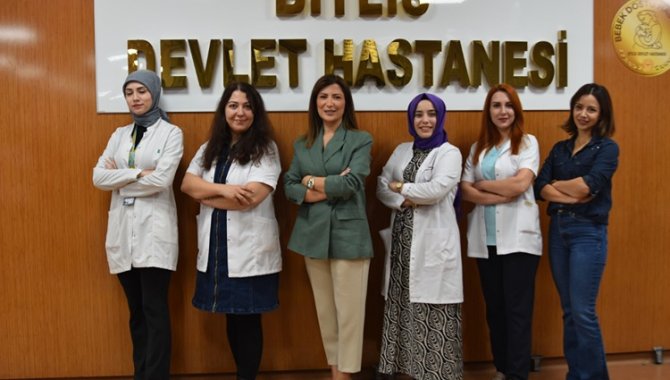 Bitlis'te kadın doktorlar hastaları sağlığına kavuşturmak için mesai harcıyor