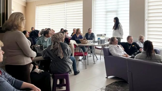 Gelibolu'da SODAM kursiyerlerine çocuk ve ergen sağlığı eğitimi verildi