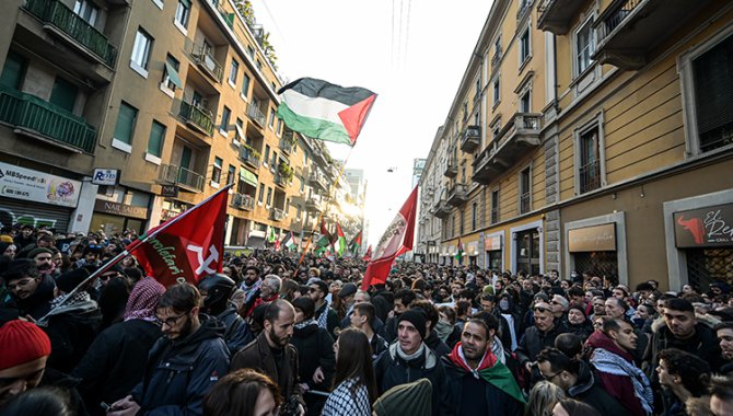 İtalya'da sağlık çalışanları, Filistinli meslektaşları için destek eylemi yaptı