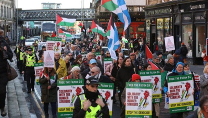 İngiltere'de hükümet, açlık grevi yapan Filistin yanlısı mahkumları dinlememekle eleştiriliyor