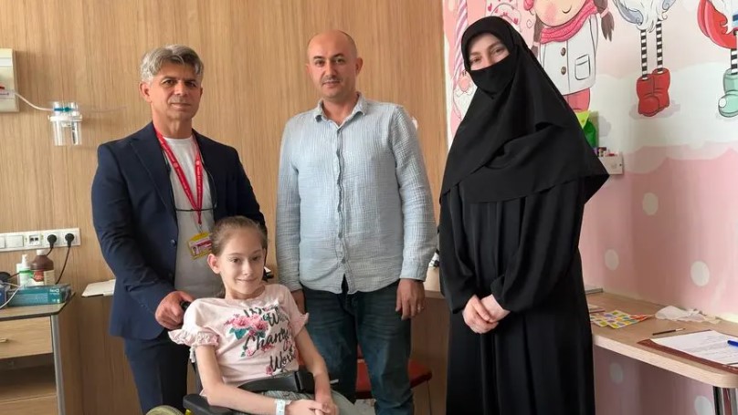 Omurgası Cilt Dokusunu Yırtarak Dışarı Çıkan Süheyda, 5 Saatlik Ameliyatla Yeniden Dik Duruşuna Kavuştu