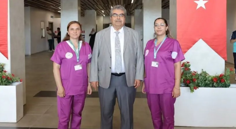 Sağlıkta Kurumsal Dönüşüm: Sağlık Bakanlığı’nın Yeni Çalışma Kıyafetleri ve Kimlik Kılavuzu Hatay’da Tanıtıldı!