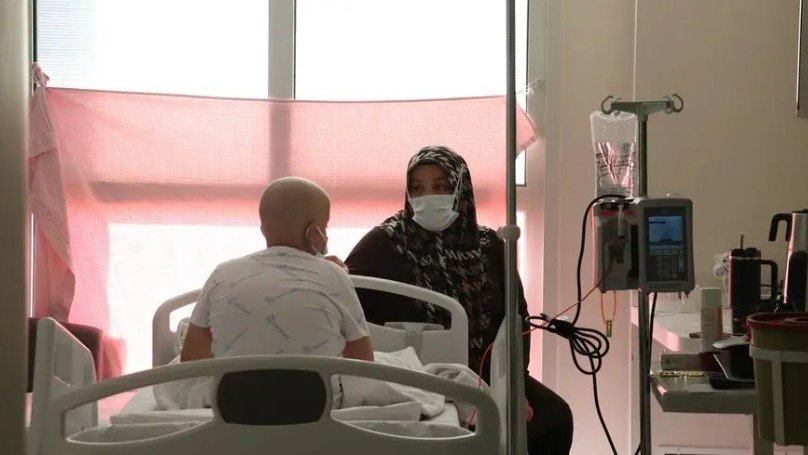 Lösemili Oğluna Hastane Odasını Oyun Parkına Çevirdi: 9 Aylık Fedakarlığın Ardından Umutlu Bekleyiş