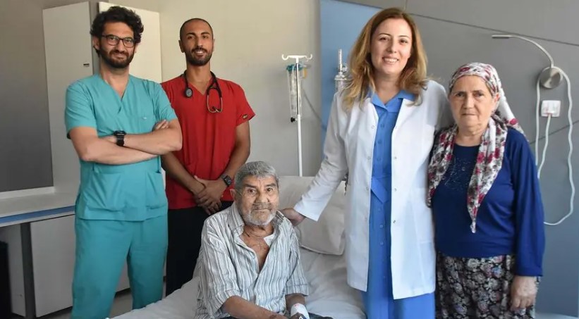İzmir'de Tıp Literatürüne Geçecek Ameliyat: Köprücük Kemiği Damarından Girilerek Kalp Kapağı Değiştirildi