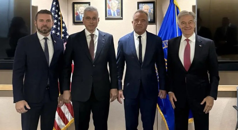Sağlık Bakanı Memişoğlu, ABD Sağlık Bakanı Kennedy ile Washington'da Bir Araya Geldi
