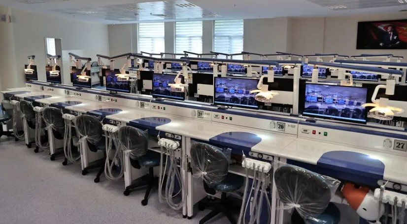 Ondokuz Mayıs Üniversitesi Diş Hekimliği Fakültesinde Modern Preklinik Fantom Laboratuvarı Hizmete Açıldı