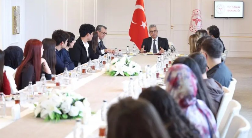 Sağlık Bakanı Memişoğlu Tıp Fakültesini Dereceyle Kazanan Öğrencilerle Buluştu
