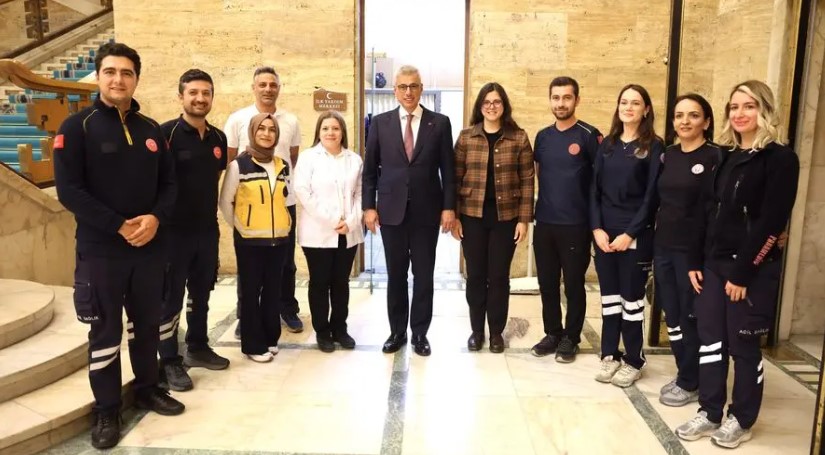 Sağlık Bakanı Memişoğlu'ndan TBMM İlk Yardım Merkezi Sağlık Çalışanlarına Ziyaret